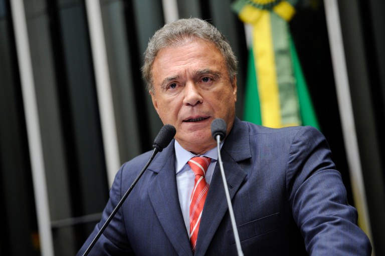Senador Alvaro Dias (PSDB-PR) afirma que parlamentares do PT contam com a falta de memória do povo quando afirmam que o partido salvou o Plano Real