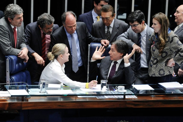 "Com anos de atraso, e depois de muito leite derramado, o Congresso aprovou o financiamento público de campanhas, com a criação de um fundo que já começa ser apedrejado pela hipocrisia de sempre: vamos gastar em campanhas o dinheiro que poderia financiar a saúde, a educação, a habitação etc", diz a colunista do 247 Tereza Cruvinel; "Lorotas de quem deseja a volta do financiamento empresarial, que permite sempre o embolso parcial das doações e é porta-larga para a corrupção. Mas como não poderia deixar de ser, na última hora inventaram um modo de favorecer os candidatos mais ricos, com a supressão, pelo Senado, do artigo que impunha limites ao autofinanciamento. Se o ricaço pode gastar quanto quiser, e geralmente ele é empresário, trata-se de um autofinanciamento empresarial"
 
