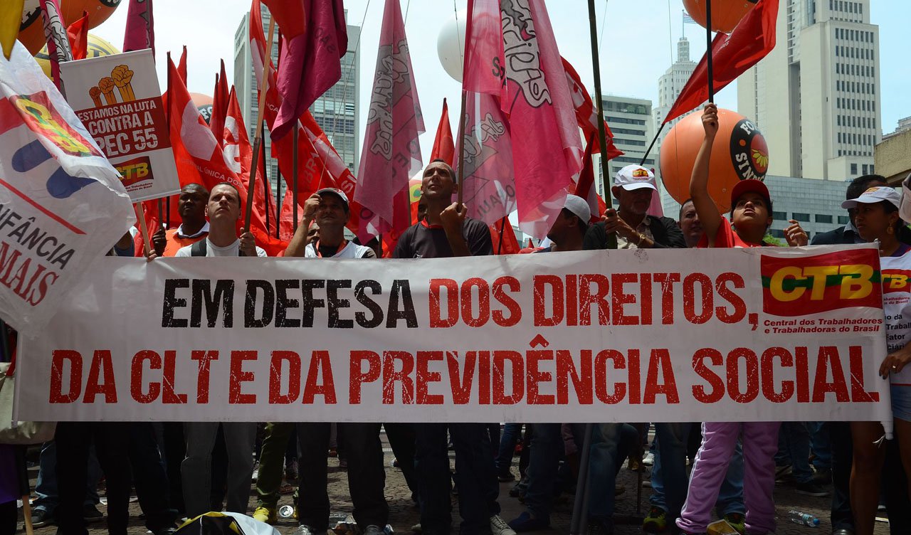 A reforma da Previdência proposta pelo Governo Temer não passa de um plano de assalto à classe média arquitetado em favor da banca privada. Só sairemos dessas enrascada se formos capazes de eleger um presidente comprometido com o resgate da soberania nacional e a promoção dos interesses do povo