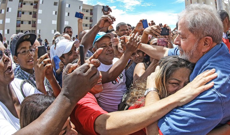"Aprendemos que as mudanças históricas ocorrem quando se verificam duas condições básicas: os debaixo não querem mais viver como antes e os de cima não podem viver como antes. Acredito que o Brasil chega a 2018 nessa situação", escreve Paulo Moreira Leite, articulista do 247; para PML, "ao contrário de de 1989, quando havia Brizola e Lula, em 2018 o império e seus mordomos não têm três nem dois adversários, mas apenas um. O fortalecimento de Lula e o enfraquecimento político da Lava Jato permitem alguma esperança"