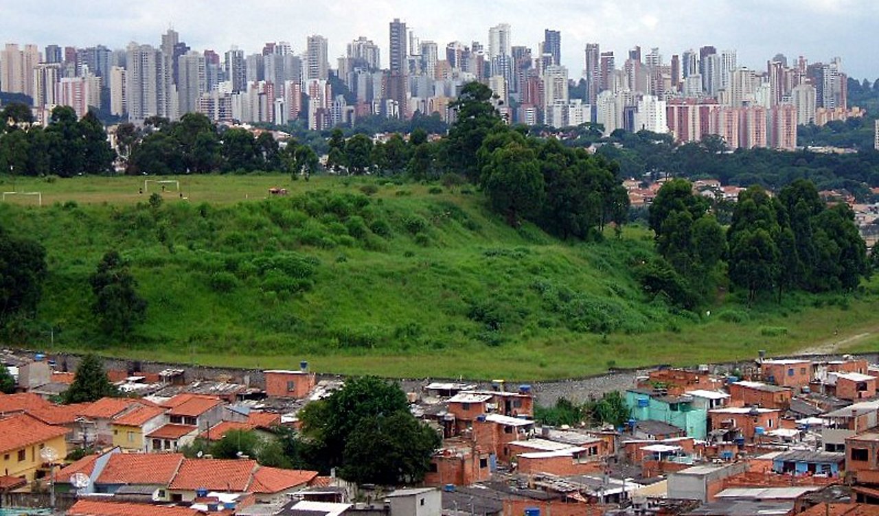 Para alcançar uma boa arrecadação sem pôr a culpa na Previdência, bastaria a Receita Federal cobrar devidamente de 100 mil dos 17 milhões de contribuintes. O Brasil tem solução. Faltam apenas vontade política e vergonha na cara