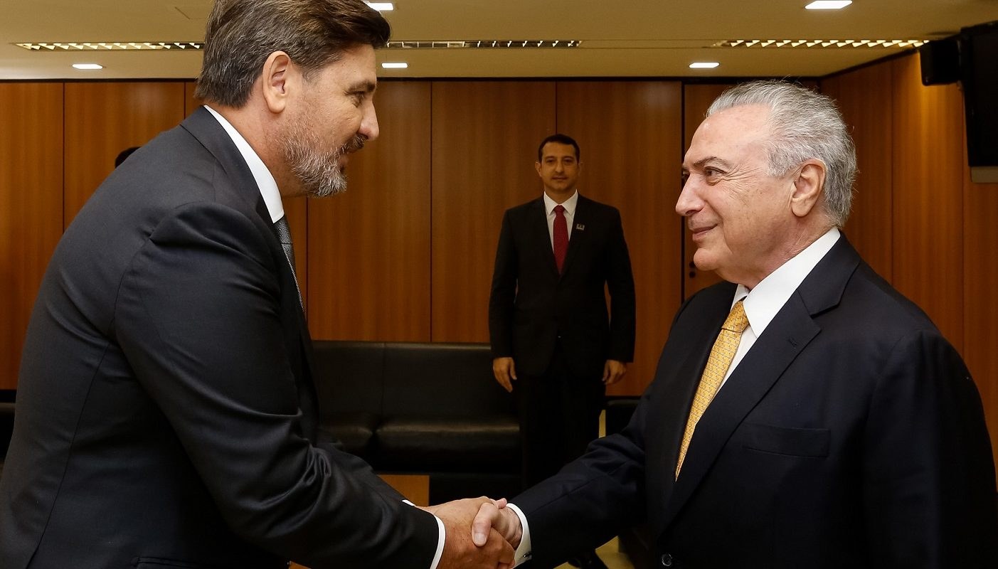 "Justamente na semana em que acaba o prazo para que responda às 50 perguntas da Polícia Federal sobre o suspeito decreto dos portos, Michel Temer chamou para uma conversa o diretor da PF, Fernando Segóvia", diz a colunista Tereza Cruvinel; "Todo mundo fingiu que acreditou mas não podem ter tratado de outra coisa. Só num governo completamente despudorado o presidente da República convoca o diretor da Polícia Federal para tratar de um questionário apresentado pela própria Polícia Federal, a pedido do relator de um processo, o ministro do STF, Roberto Barroso"