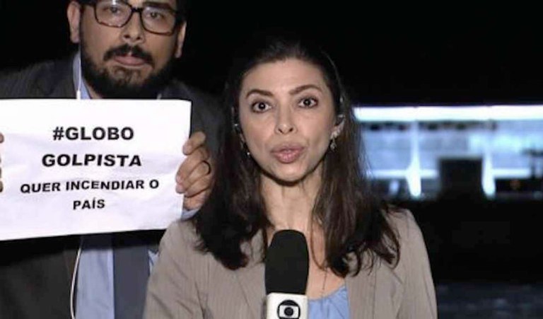 Qual a razão para fortalecer os inimigos da democracia, empanturrando de verba publicitária Globo, Veja, Estadão, Folha, Band, etc? Diante da possibilidade concreta de a esquerda voltar a governar o país, vale a reflexão