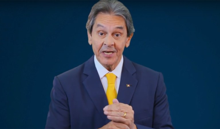 "Não, eu não me enganei ao escrever que o novo ministro de Temer é o notório Roberto Jefferson. Quem vai sentar na cadeira e assinar o que for preciso será sua filha, Cristiana Brasil, mas quem vai dizer o que ela deve fazer será ele", avalia o colunista do 247 Alex Solnik sobre a escolha de Michel Temer para o Ministério do Trabalho; "Por tudo o que já fez contra o país deveria ter sido excluído há tempos da vida pública, mas seu perfil - truculento, aetico, arrogante, delator e corrupto - parece se encaixar à perfeição aos requisitos exigidos de ministros desse governo"