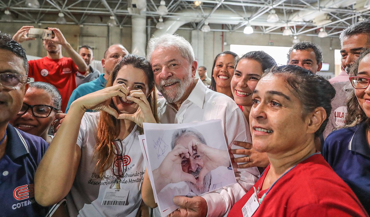 "Lula é a maior liderança brasileira. O PT o maior partido. Quaisquer que sejam os candidatos ou seus partidos é o Lulismo que enfrentará um plebiscito nas próximas eleições. O ex-presidente disputará essa eleição mesmo que condenado, preso e impedido. É sua história e trajetória que serão julgados. Se ganhar um candidato apoiado por ele, fruto de uma ampla coalizão, é Lula que será vitorioso", avalia o colunista Ricardo Cappelli, ao relembrar como o PT deu a volta por cima no episódio do chamado "mensalão"; "Independentemente do candidato da coalizão ser ou não do PT, se ganhar, o partido dos trabalhadores será o grande vencedor. O mais importante é que o Lulismo não pode perder. Como ganhar? A história recente é boa conselheira", diz ele
