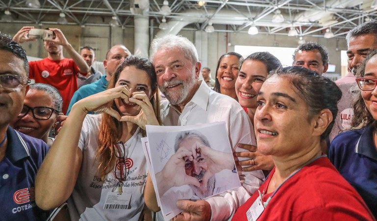 "Lula é a maior liderança brasileira. O PT o maior partido. Quaisquer que sejam os candidatos ou seus partidos é o Lulismo que enfrentará um plebiscito nas próximas eleições. O ex-presidente disputará essa eleição mesmo que condenado, preso e impedido. É sua história e trajetória que serão julgados. Se ganhar um candidato apoiado por ele, fruto de uma ampla coalizão, é Lula que será vitorioso", avalia o colunista Ricardo Cappelli, ao relembrar como o PT deu a volta por cima no episódio do chamado "mensalão"; "Independentemente do candidato da coalizão ser ou não do PT, se ganhar, o partido dos trabalhadores será o grande vencedor. O mais importante é que o Lulismo não pode perder. Como ganhar? A história recente é boa conselheira", diz ele