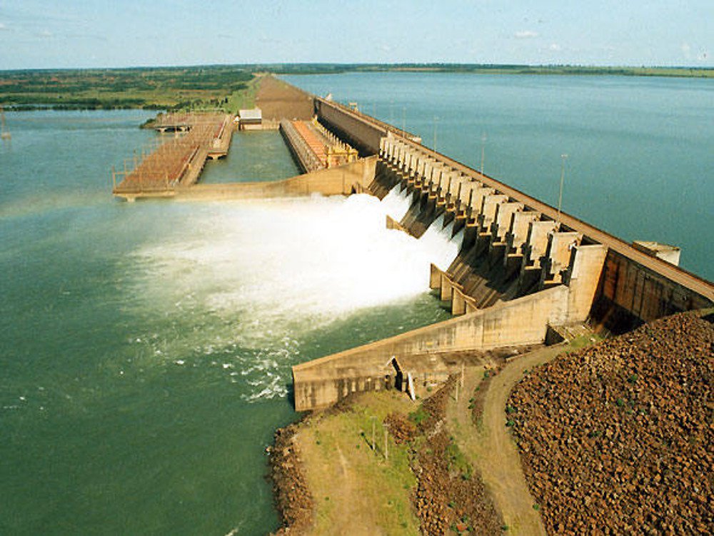 Responsável por 1,65 gigawatts de potência instalada em três usinas, a empresa é vista como muito lucrativa - a Bovespa tem mostrado isso com fortes altas das ações sempre que o governo paulista fala na venda da CESP; a gestão Alckmin chegou a agendar um leilão para 2017, mas inseguranças jurídicas quanto a renovação dos contratos de energia por parte do governo Temer atrapalharam os planos; a previsão é de publicação do novo edital de privatização até abril