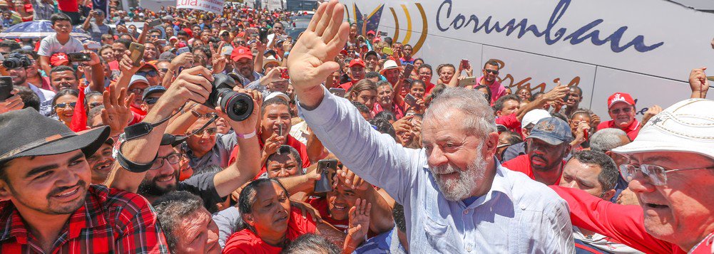 O papel do STF é fazer justiça, cumprir e mandar cumprir a Constituição. Apenas isto e nada mais. A verdade é que o Lula não poderá ser preso, porque ele não cometeu crime. Criminoso é quem o condenou, pois sabedor que esse diabólico processo contra o político trabalhista e de esquerda é uma draconiana mentira. Trata-se de mentira, e da grossa. Ponto