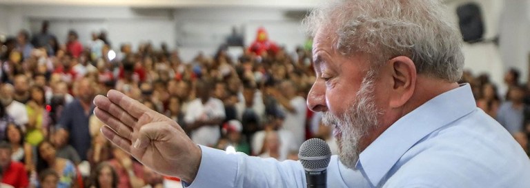 A mentira tem perna curta. Mais do que isto: ela inviabiliza a realidade, a vontade de falar e viver a verdade para ser justo e realista. A mentira é o princípio de todas as maldades e injustiças, além de ser a parteira da violência, do egoísmo e da iniquidade