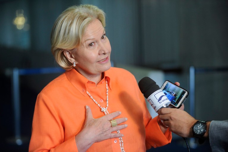 "O Brasil, que já virou piada no mundo por conta da nossa Justiça, que condenou um ex-presidente da República por um crime que não existe, voltou novamente a ser motivo de chacota, desta vez por conta da senadora gaúcha Ana Amélia, conhecida como 'Ana do Relho', que parece não saber a diferença entre a rede de TV Al Jazeera e a rede terrorista Al Qaeda", diz o jornalista e colunista do 247 Ribamar Fonseca; "Muitos se perguntam: terá sido mesmo burrice ou má fé? Será que alguém consegue levar a sério a senadora do relho e a PGR com esse tipo de iniciativa? A providência da PGR, talvez por falta do que fazer ou pela busca de holofotes, evidencia mais uma vez uma atuação política, além de absurdo e inexplicável ódio a Lula e ao PT"
