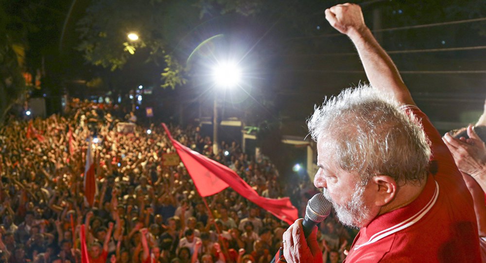 O colunista do 247, Gustavo Conde, questiona a persistência do sentimento de um ceticismo perigoso no segmento progressista da sociedade brasileira; ele diz que "o medo é o sentimento atávico, capaz de acelerar o nosso batimento cardíaco e nos projetar a ações e gestos investidos de força e explosão"; e contrapõe: "o ceticismo nos deixa imóveis, congelados na própria desilusão política e existencial";Conde crava: "o cético só reclama"; O colunista ainda afirma: "o ceticismo é colonizado"; emenda: "quem ostenta ceticismo nada mais é do que alguém destituído de sentido de pertença social e existencial; e conclui "o ceticismo é um sentimento pequeno-burguês, de uma elite vira-lata que jamais entenderá do que é feito o humano, suas pulsões, timias e paixões"