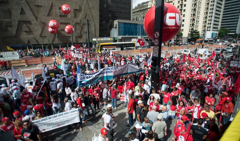 A polarização social atingiu seu ápice em Chicago, um dos pólos industriais mais dinâmicos do nascente capitalismo nos EUA. A greve, iniciada em 1º de Maio, conseguiu a adesão da quase totalidade das fábricas. Diante da intransigência patronal, ela prosseguiu nos dias seguintes