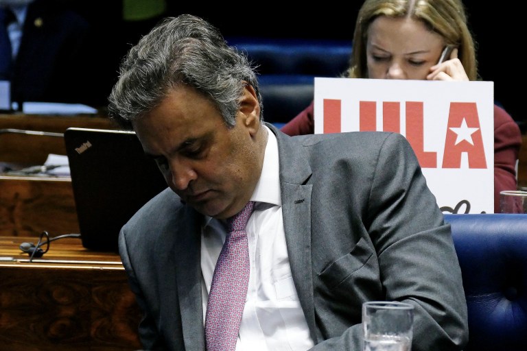 Após o veredicto do Supremo, como se imagina, à perda do mandato e à prisão será só um pulinho. Por isso Aécio passou mal hoje (12) em Brasília. Ele sabe que o k-suco vai ferver para o seu lado nos próximos dias