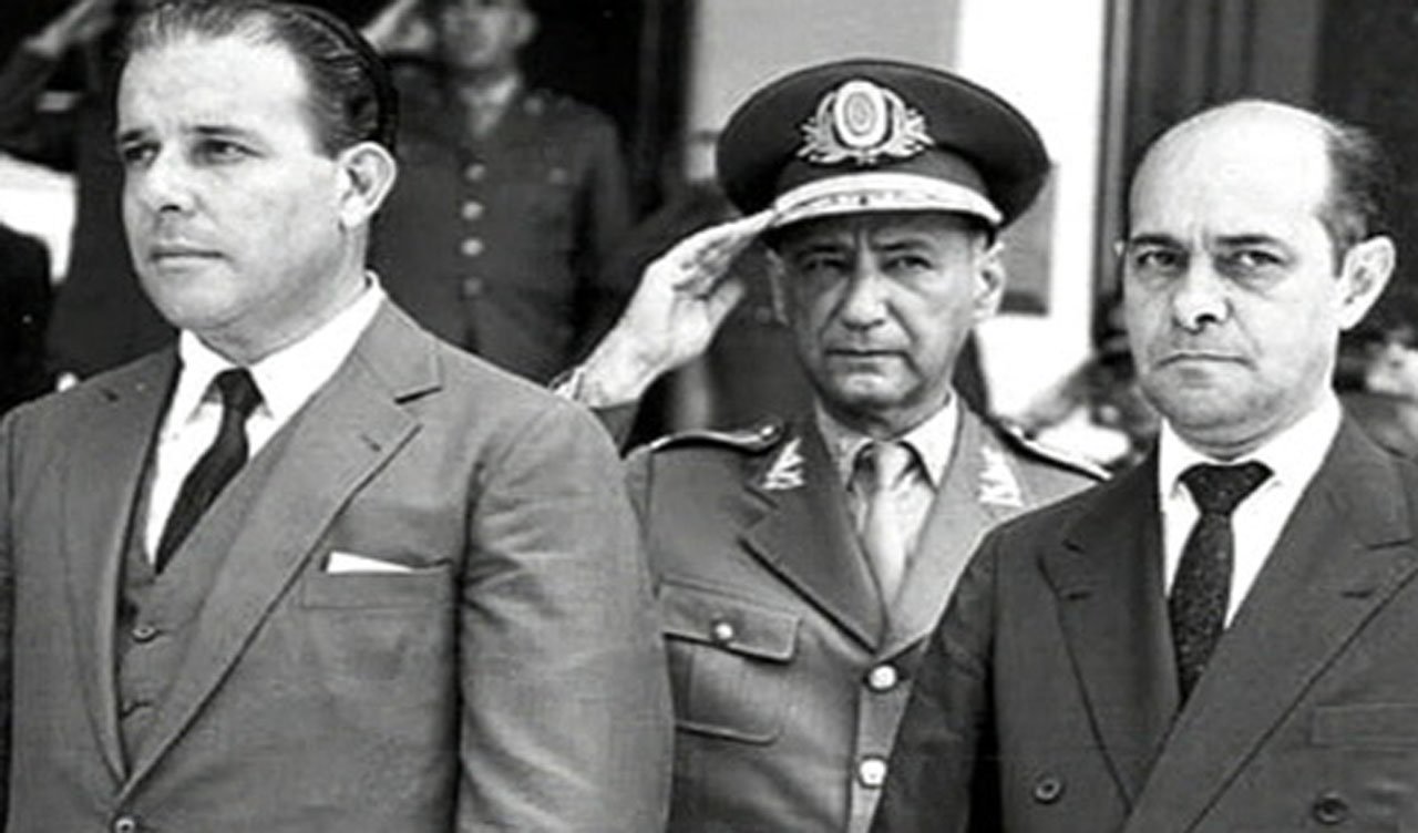 Frames do filme documentário "Jango em 3 Atos", produzido pela TV Senado. O filme conta a história da vida, do governo e do exílio do ex-presidente da República João Goulart.
Com direção do jornalista Deraldo Goulart, o documentário foi criado por meio
