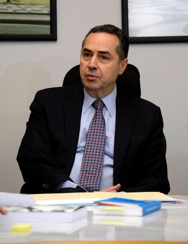 Brasília - O ministro do Supremo Tribunal Federal (STF), Luís Roberto Barroso, durante encontro com membros da Comissão Especial do Impeachment (Valter Campanato/Agência Brasil)