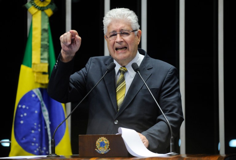 Senador Roberto Requião (PMDB-PR) propõe debate sobre reforma agrária e remessas de lucros
