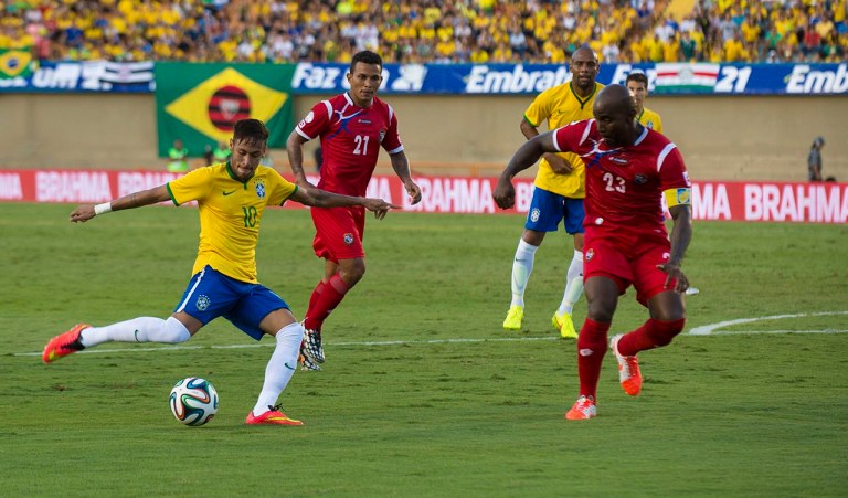 Torcedores durante amistoso da Seleção Brasileira contra a Seleção do Panamá, no Estádio Serra Dourada, em Goiânia (Marcelo Camargo/Agência Brasil)
