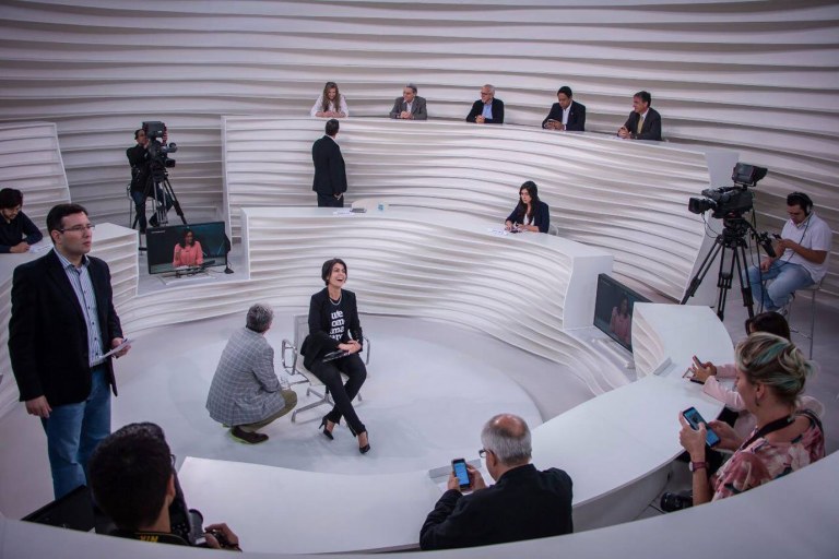 "Em resumo, Manuela conseguiu, em um ambiente inóspito e hostil, debater um pouco sobre o que acredita para o Brasil e seu projeto progressista, contra-hegemônico e anti-golpista. Em meio a ataques machistas e misóginos, falou sobre suas propostas e visões de Brasil", diz o jornalista William de Lucca, colunista do 247