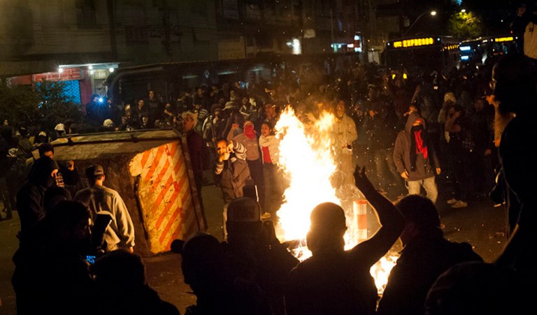 E a autocrítica dos que aplaudiram o movimento fascista de 2013?