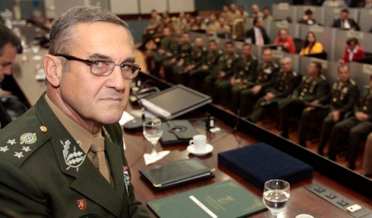 General ameaça o país e veta o PT