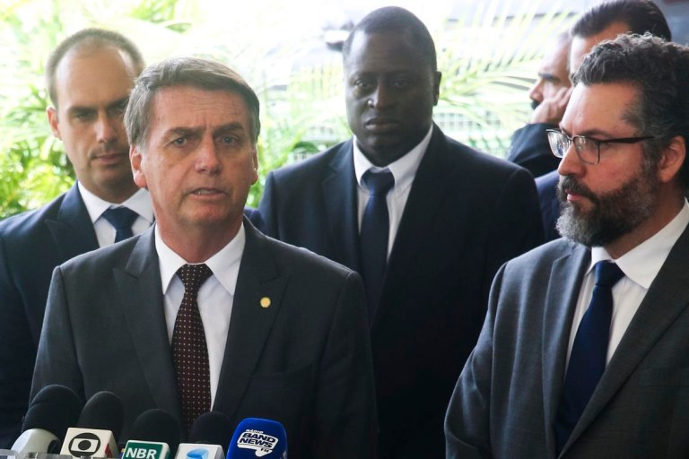 Fantasias ideológicas produziram ministro-piada