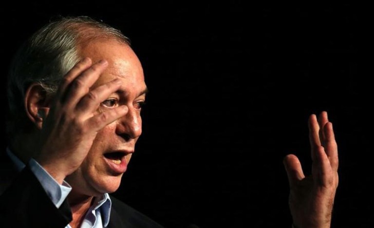 A democracia e seus salvadores da pátria
