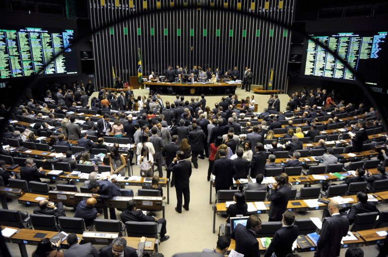 Acordo institucional é a vitória possível?