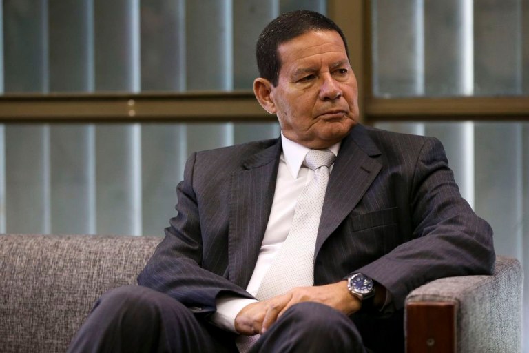 Lei da mordaça: Mourão decreta fim da Lei de Acesso à Informação