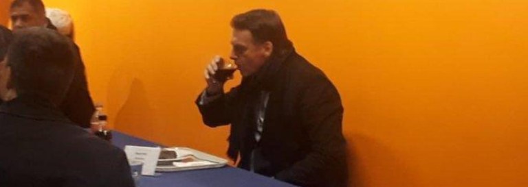 A agonia do governo Bolsonaro: prisões, fiasco, retaliação e uma moldura laranja