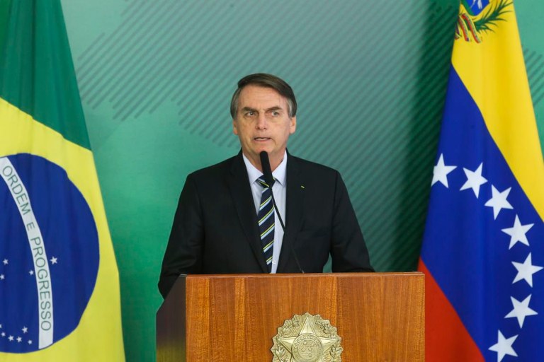 Dois meses de Bolsonaro: delírios, fracassos e a volta do “dá ou desce”