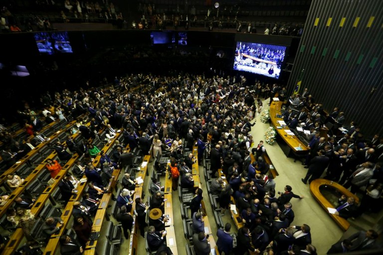 Eles sabem tudo, explicam tudo, estão em todas as TVs: são os cientistas políticos