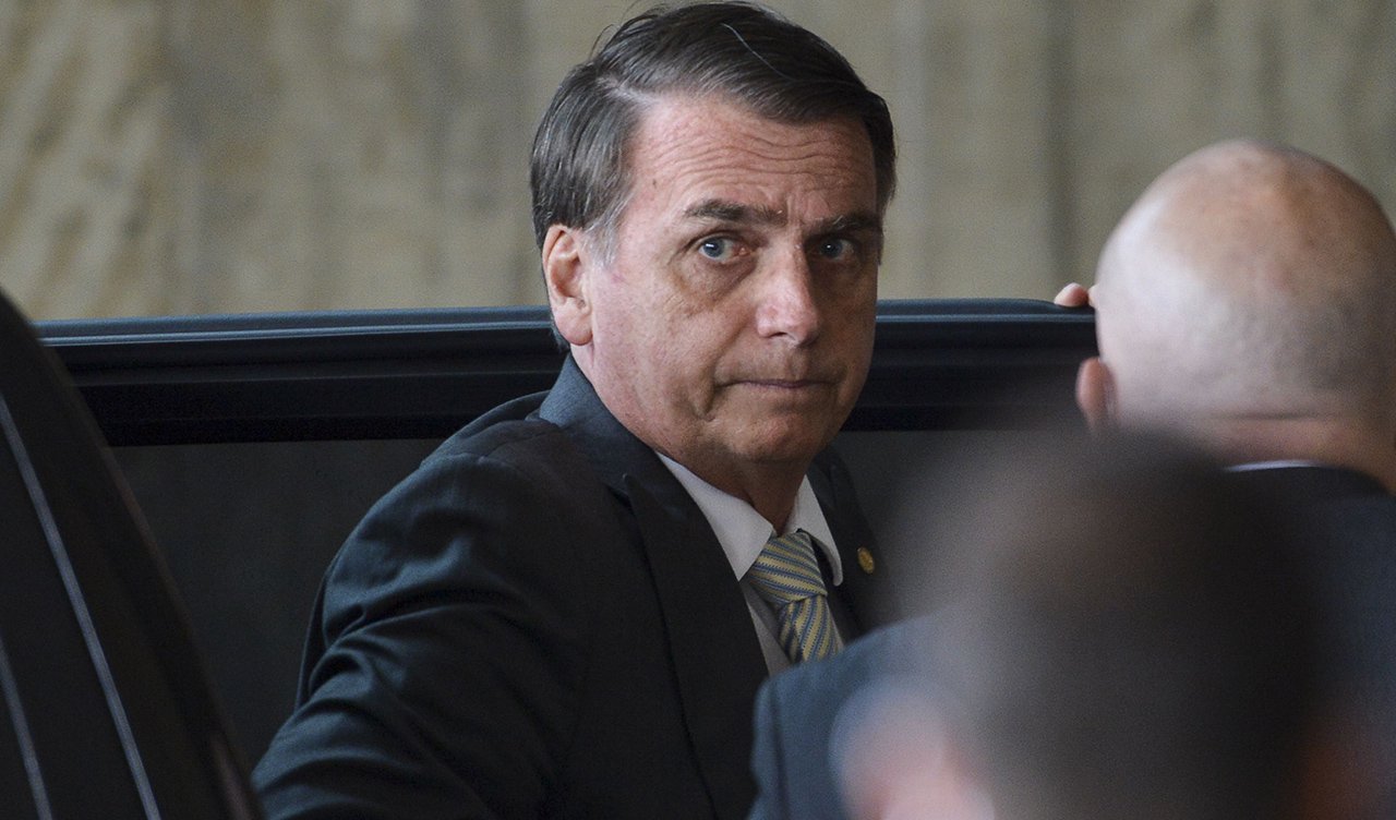 Popularidade de Bolsonaro em queda livre