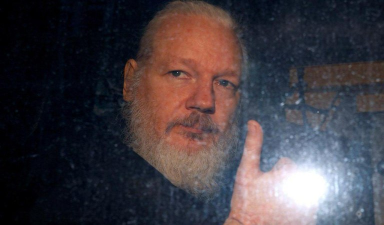 Prisão de Assange mostra tempos tirânicos