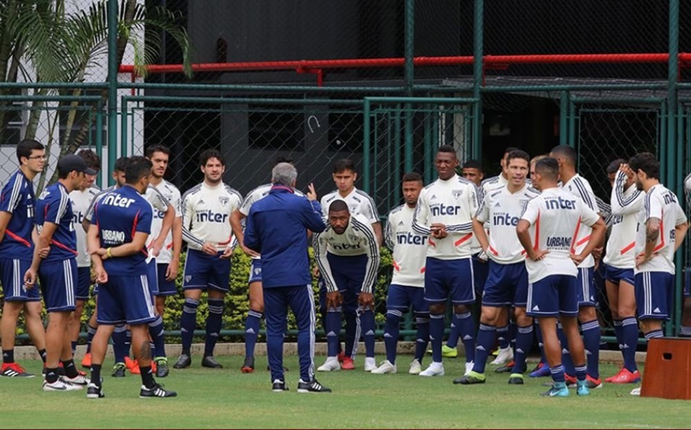 Morumbi, 16 horas: Cuca aposta no talento da molecada e Carille fecha o time na retranca