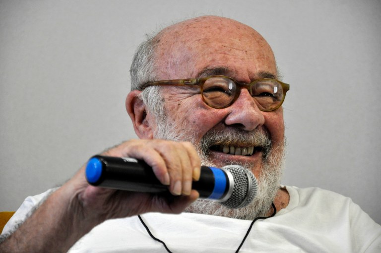 Como fica a vida de quem não consegue mais andar e a doença não tem cura