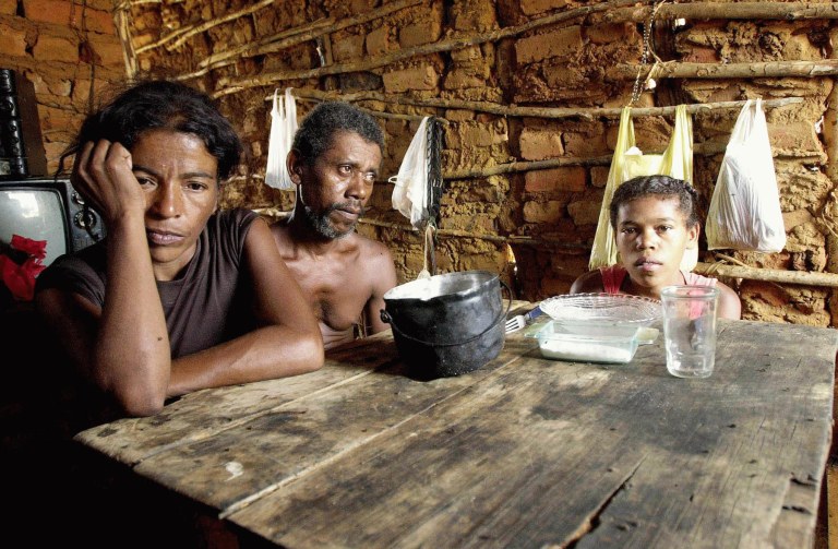 Brasil do golpe: extrema pobreza e desemprego