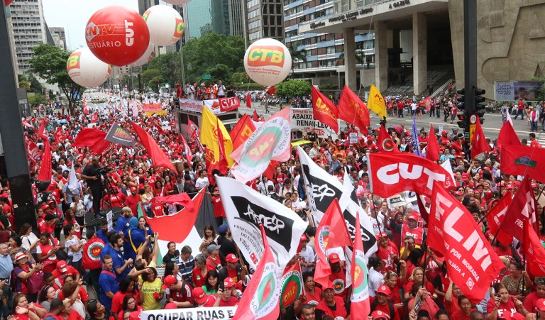 Herança neoliberal erodiu princípios democráticos