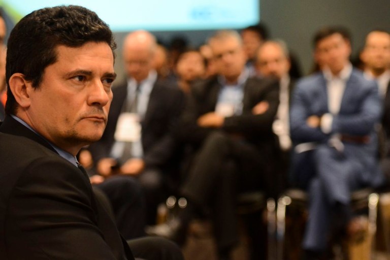 Brasil viveu chantagem de uma farsa