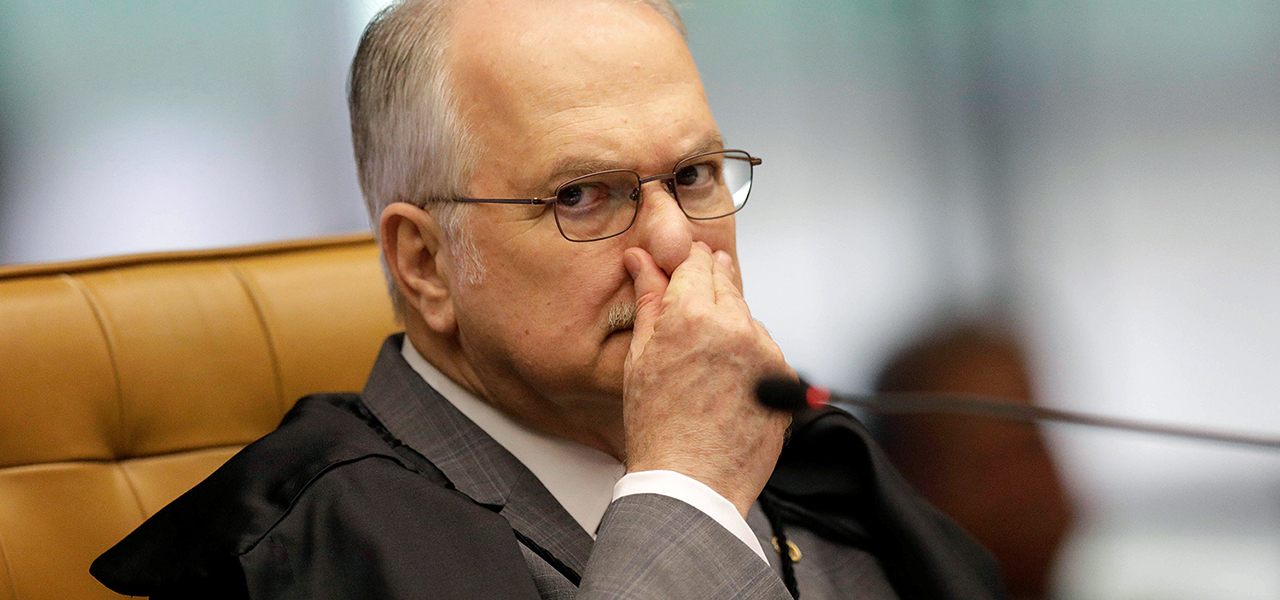 Judge Edson Fachin gestures during a session of the Supreme Court to decide whether judge Edson Fachin continues as rapporteur for JBS and can approve ratification agreements, in Brasilia, Brazil June 22, 2017. REUTERS/Ueslei Marcelino