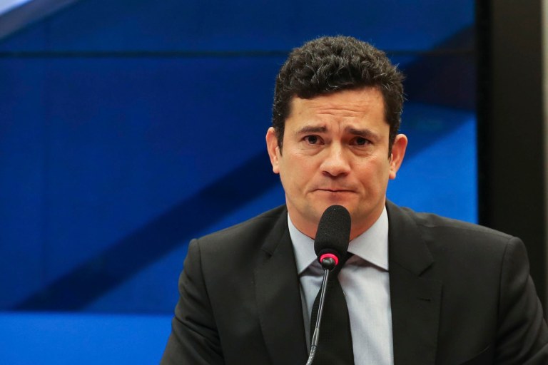 BrasÃlia - O juiz federal Sérgio Moro, responsável pela Operação Lava Jato na primeira instância da Justiça Federal do Paraná, defendeu hoje (4), na Câmara, a revisão das penas mÃnimas aplicadas em casos de corrupção (José Cruz/Agência Brasil)