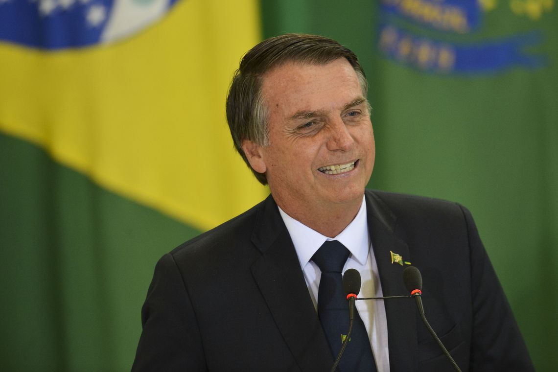 Bolsonaro já pode se aposentar com R$ 33 mil e ganhar R$ 75 mil por mês