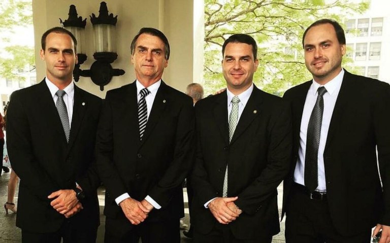 Eduardo, Jair, Flavio e Eduardo Bolsonaro