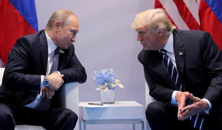 Putin e Trump em conversa frente a frente