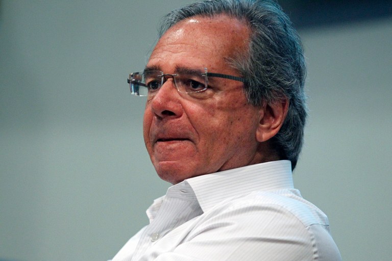 A previdência dos militares e o 'sacrifício' de Paulo Guedes