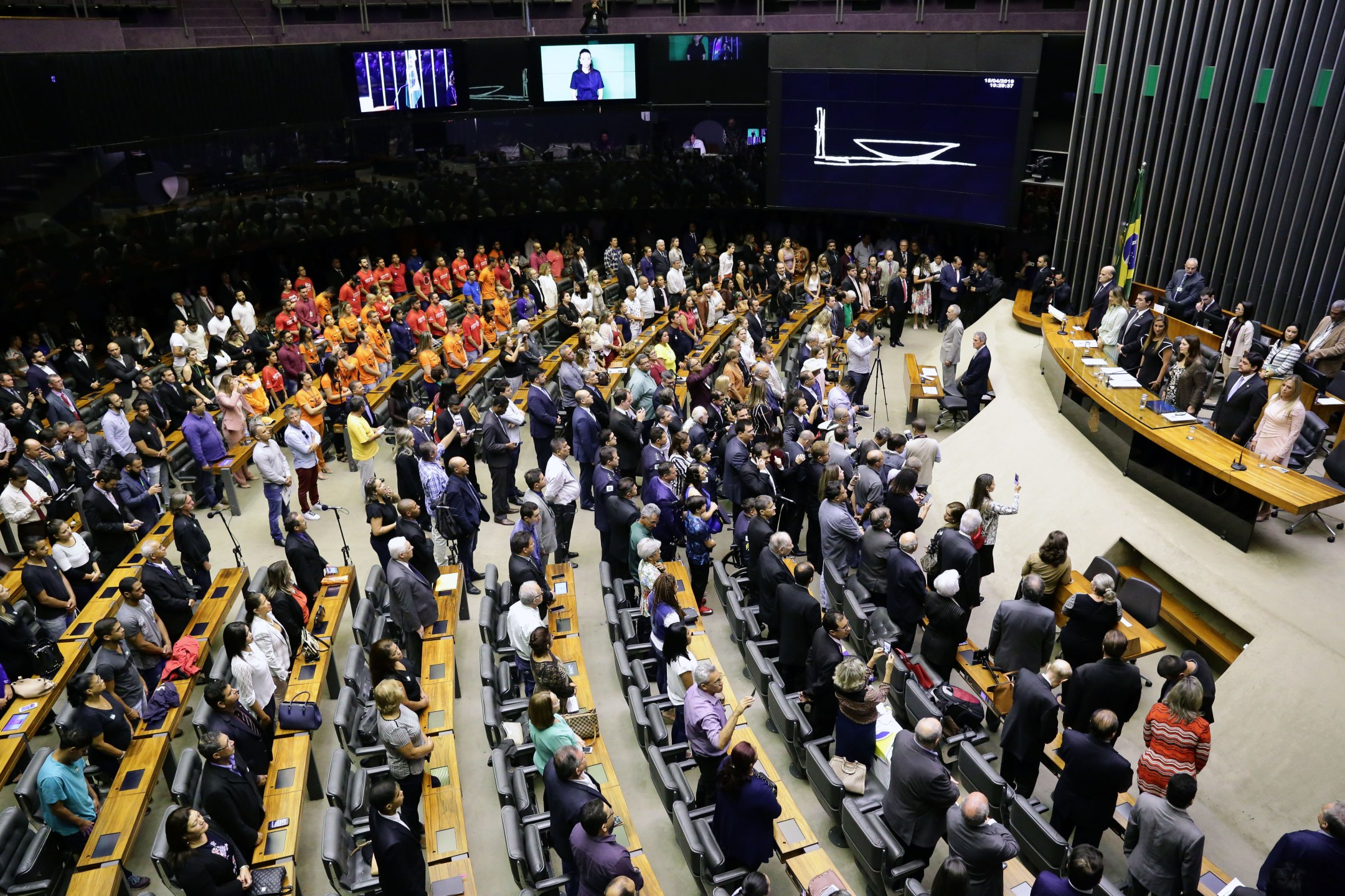 Maia e seus seguidores não confiam em pacto com Bolsonaro