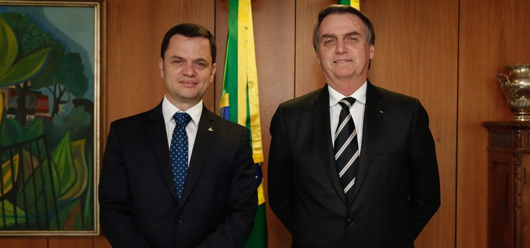 Jair Bolsonaro durante encontro com o Secretário de Segurança Pública do DF, Anderson Gustavo Torres.