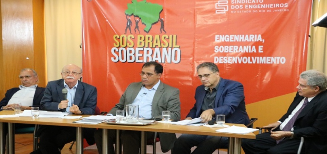 Da esq. p/dir.: Pedro Celestino, Roberto Amaral, jurista e cientista político Jorge Folena (mediador), Carlos Zaratini, Darc Costa