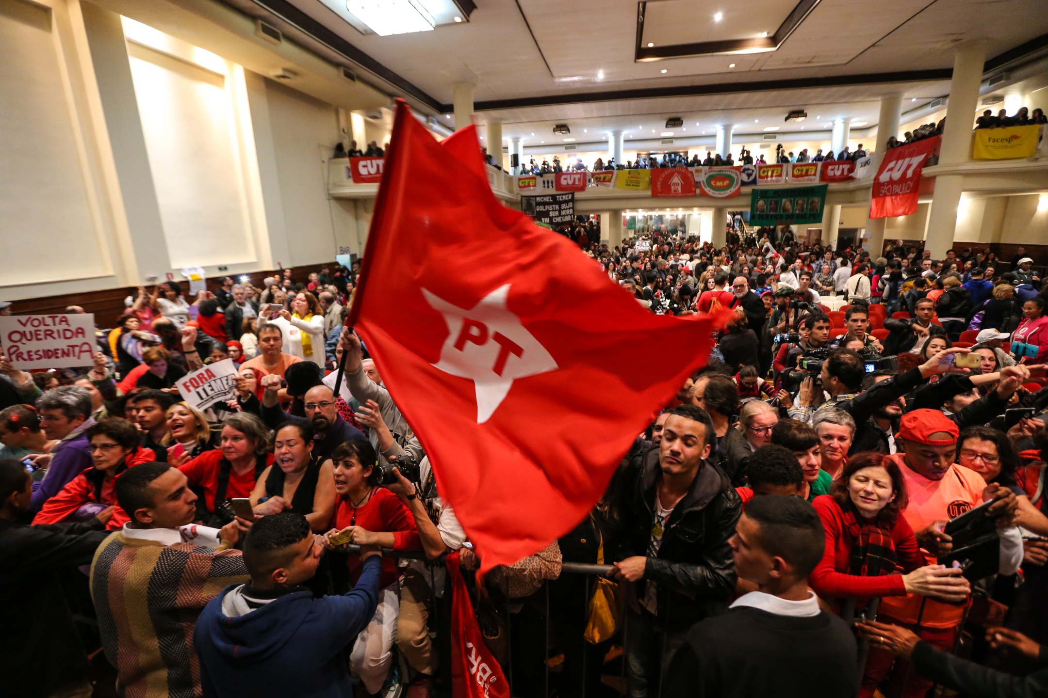 Militância e bandeira do PT