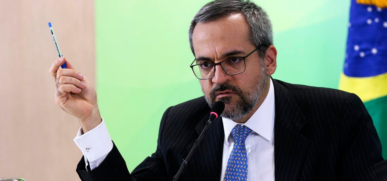 O ministro da Educação, Abraham Weintraub, e o presidente da Coordenação de Aperfeiçoamento de Pessoal de NÃvel Superior (CAPES), Anderson Correia, concedem entrevista coletiva.