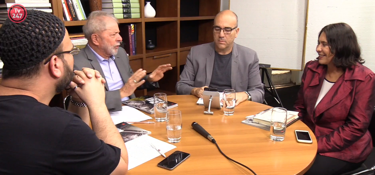 Ex-presidente Lula fala à TV 247